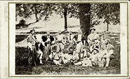 La Fête des Vignerons 1865 - Les armaillis des scènes du Printemps. Photo-carte, J. Tarin, 1865. Confrérie des Vignerons